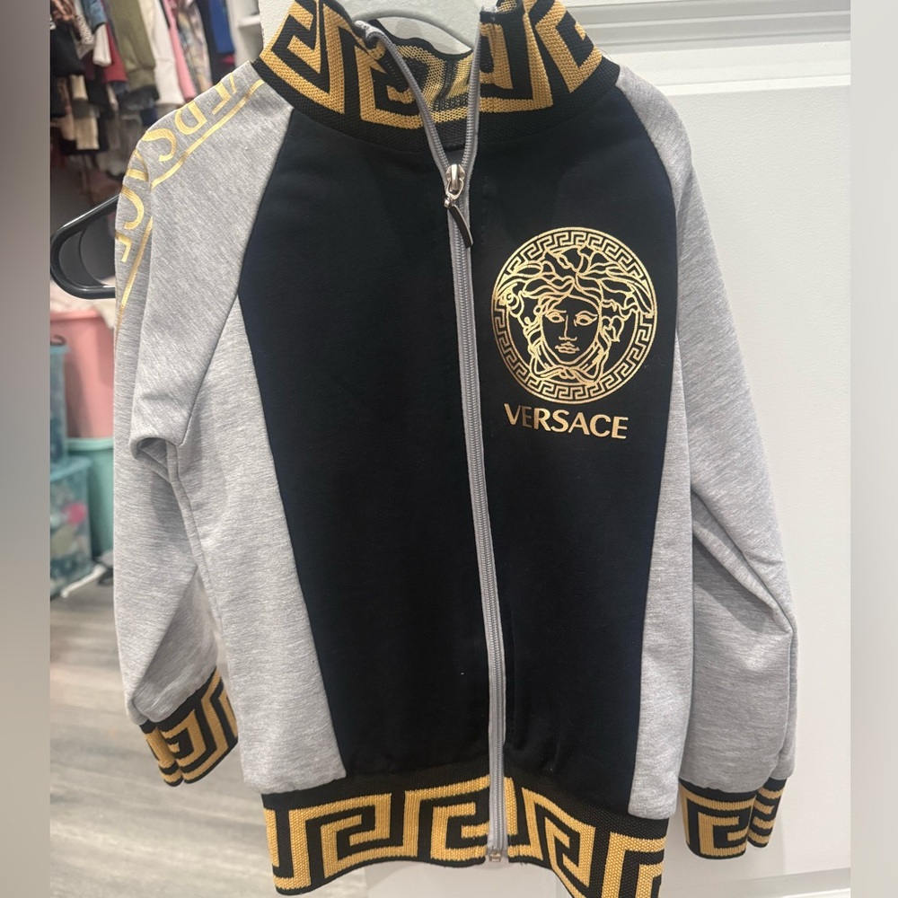 Sweat outfit for boys.

***Not real Versace****
